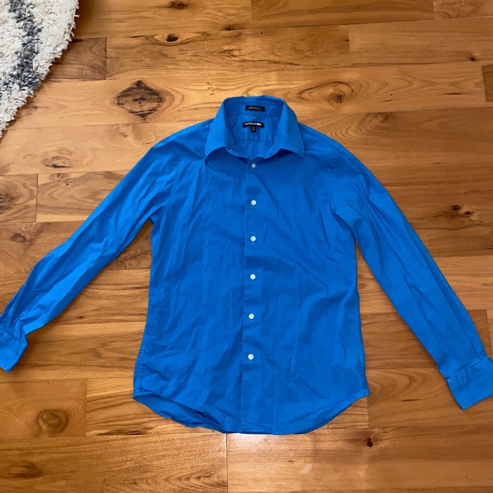 Men’s casual blue button down shirt
